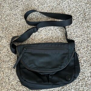 Lululemon black cross body bag
